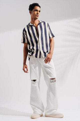 Distressed white men's jeans